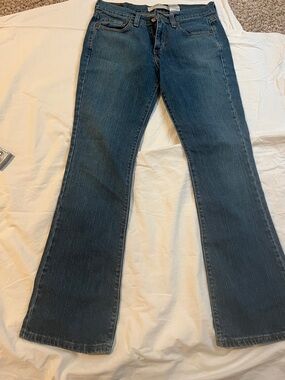 Levi's Women's Dark Blue Flare Bootcut jeans
Women’s size 4M